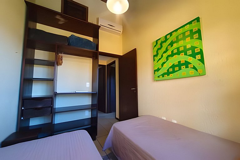 Cabana no centro de Bombinhas - 150mts da praia