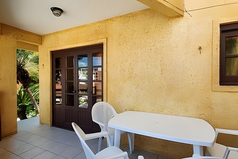 Cabana no centro de Bombinhas - 150mts da praia