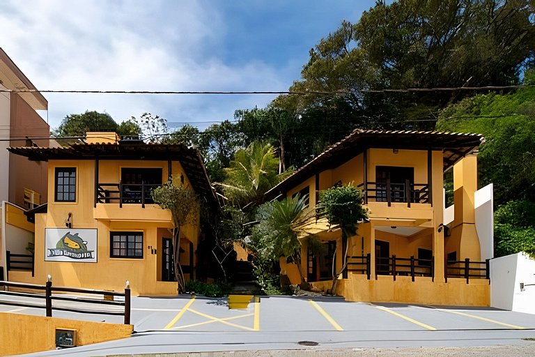 Cabana no centro de Bombinhas - 150mts da praia