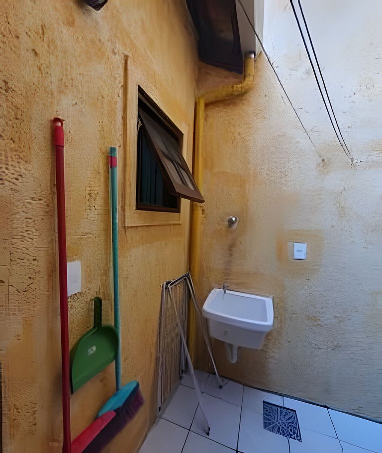 Cabana no centro de Bombinhas - 150mts da praia