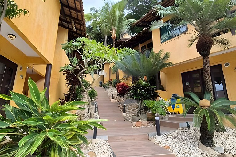 Cabana no centro de Bombinhas - 150mts da praia