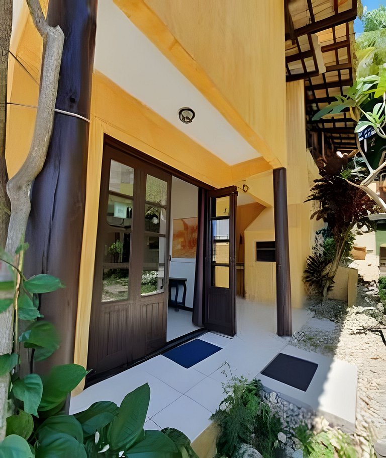 Cabana no centro de Bombinhas - 150mts da praia