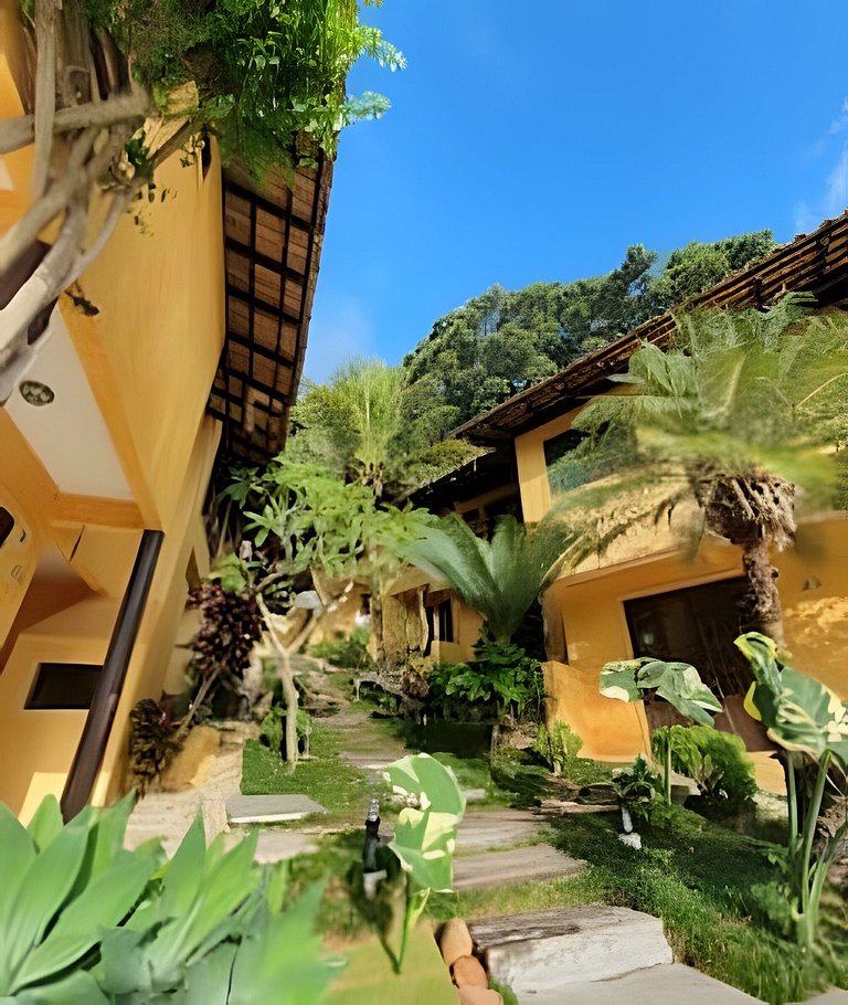 Cabana no centro de Bombinhas - 150mts da praia
