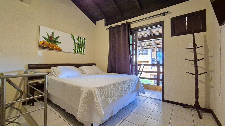 Cabana no centro de Bombinhas - 150mts da praia